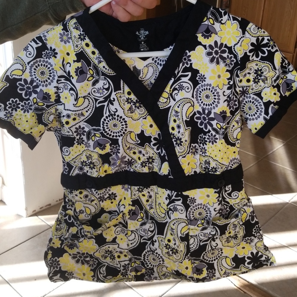 Gently used black and yellow med couture scrub top